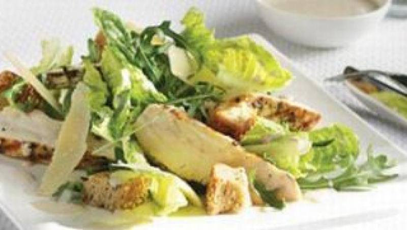 Gustare usoara: Salata Caesar de pui