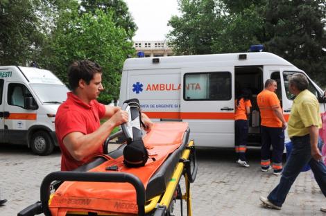 Un microbuz a cazut intr-un rau din Maramures: Doi raniti