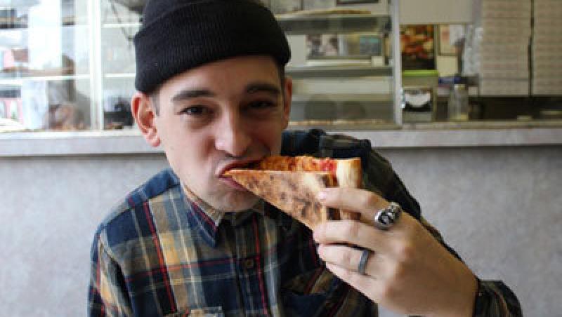 Un american a mancat 362 de felii de pizza si tot nu s-a saturat