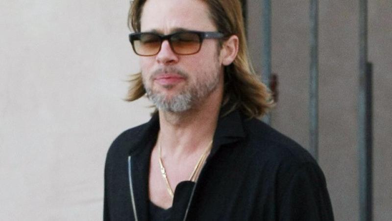 FOTO! Brad Pitt, un mosulica obosit