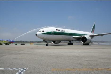 Un avion al companiei Alitalia, retinut la sol pe Otopeni din cauza unei probleme tehnice