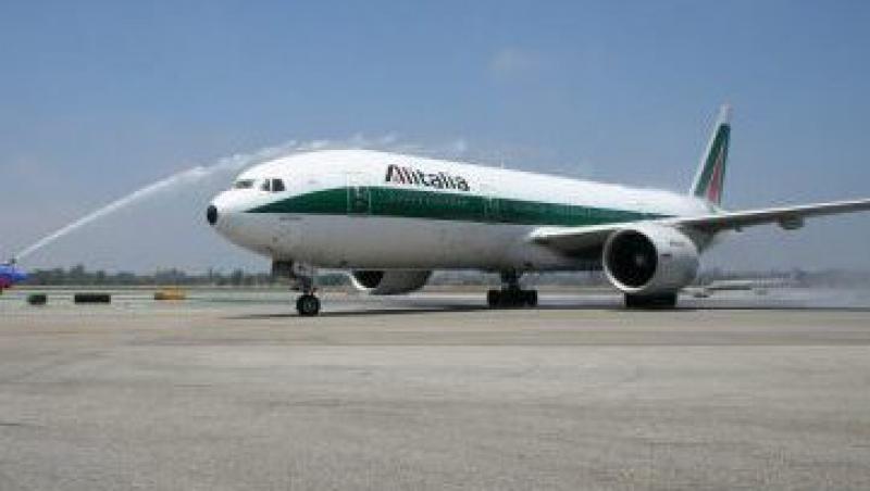 Un avion al companiei Alitalia, retinut la sol pe Otopeni din cauza unei probleme tehnice