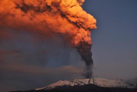 FOTO! Etna a erupt in forta