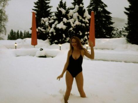FOTO! Delia Antal, in costum de baie la temperaturi sub 0 grade