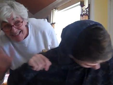 VIDEO! Bunicuta rapperita face senzatie pe internet!