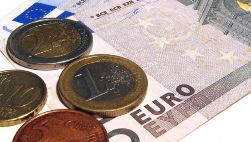 Leul pierde teren in fata monedei euro. Vezi cursul valutar!