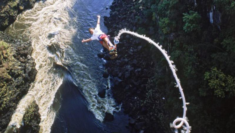 VIDEO! I s-a rupt coarda in timp ce facea bungee jumping!