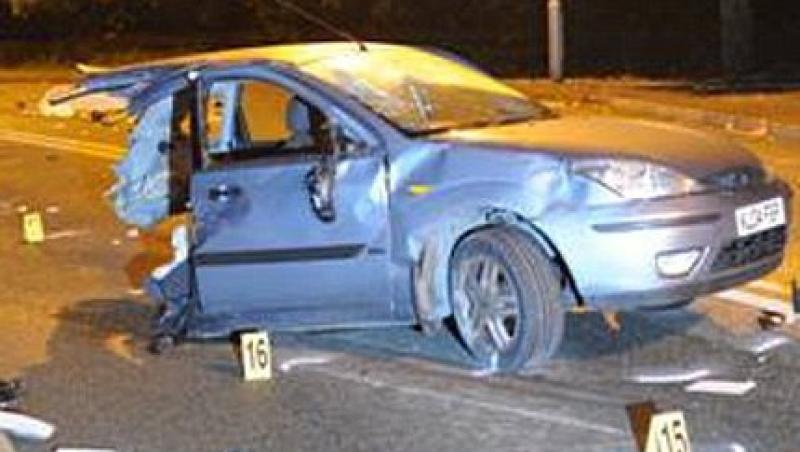 FOTO! Accident SPECTACULOS: o masina s-a rupt in doua!