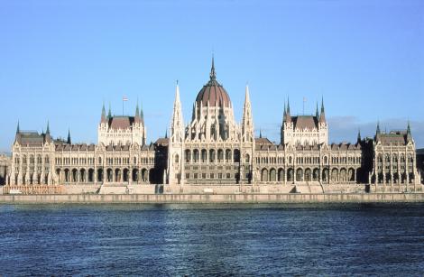 Acordul cu FMI, in impas? Ungaria nu vrea sa renunte la taxarea speciala a bancilor si companiilor