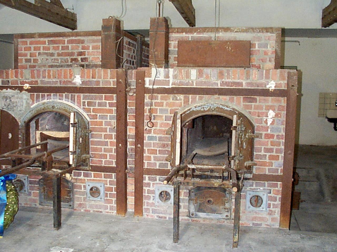 SCANDALOS! Puzzle pentru copii cu imaginea crematorului din lagarul nazist Dachau, scos la vanzare pe internet