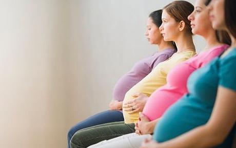 In Romania, o mama surogat costa... 10.000 de euro. Cat de legala este, insa, aceasta afacere