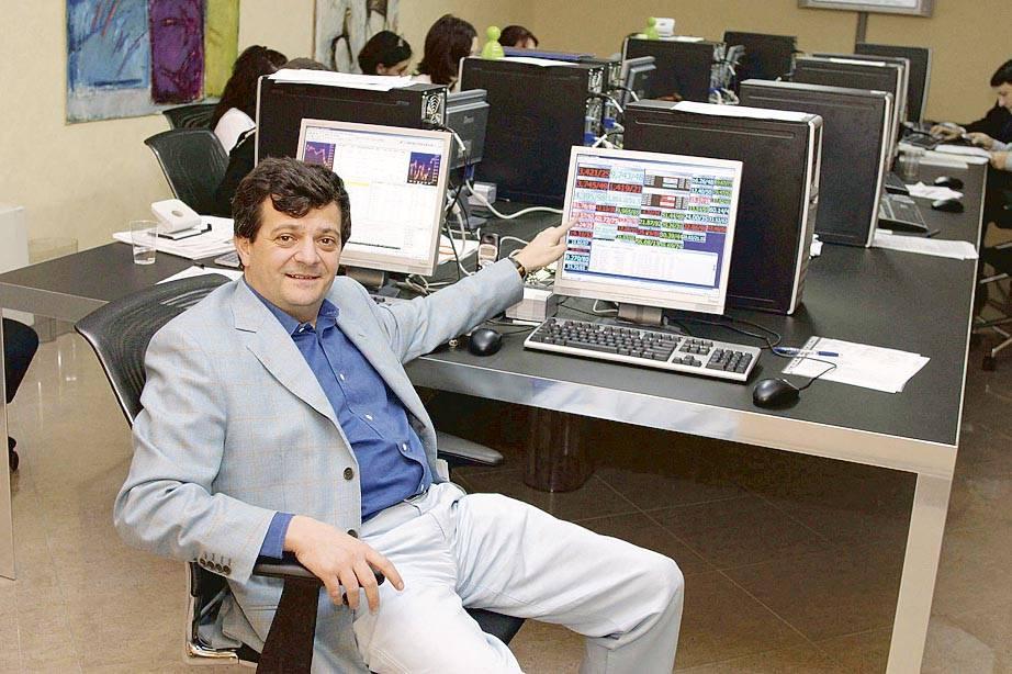 Ancheta: Fostul sef al Bursei Sibiu ar fi fugit cu banii clientilor firmei sale