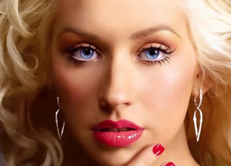 Christina Aguilera: "Pe scena imbratisez sexualitatea, iar acasa joc rolul de mama"