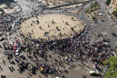 Lupte de strada intre simpatizantii puterii si ai opozitiei la Cairo: Cel putin 100 de raniti!