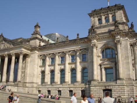 Germania: Un barbat s-a sinucis in fata sediului Camerei Deputatilor din Berlin