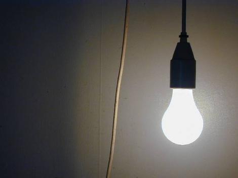 Electricitatea s-ar putea scumpi de la 1 ianuarie 2013