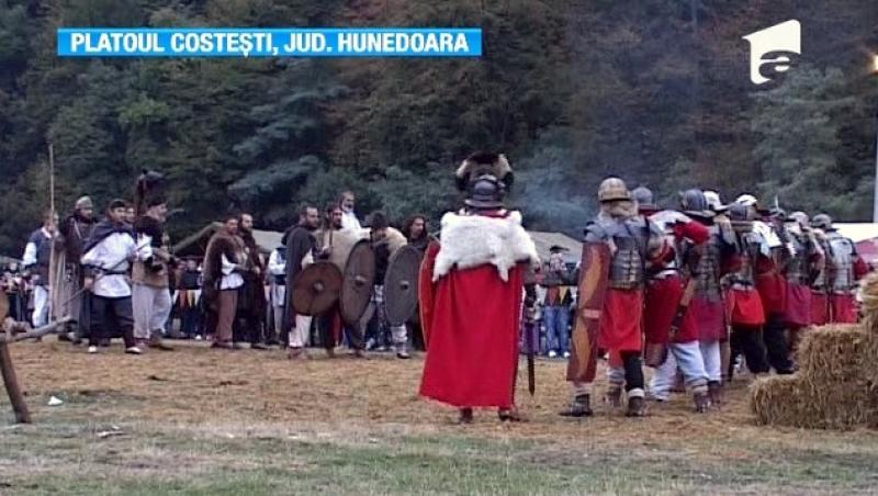 Hunedoara: Festivalul Dacilor Liberi, sarbatorit cu lupte autentice si pui la rotisor