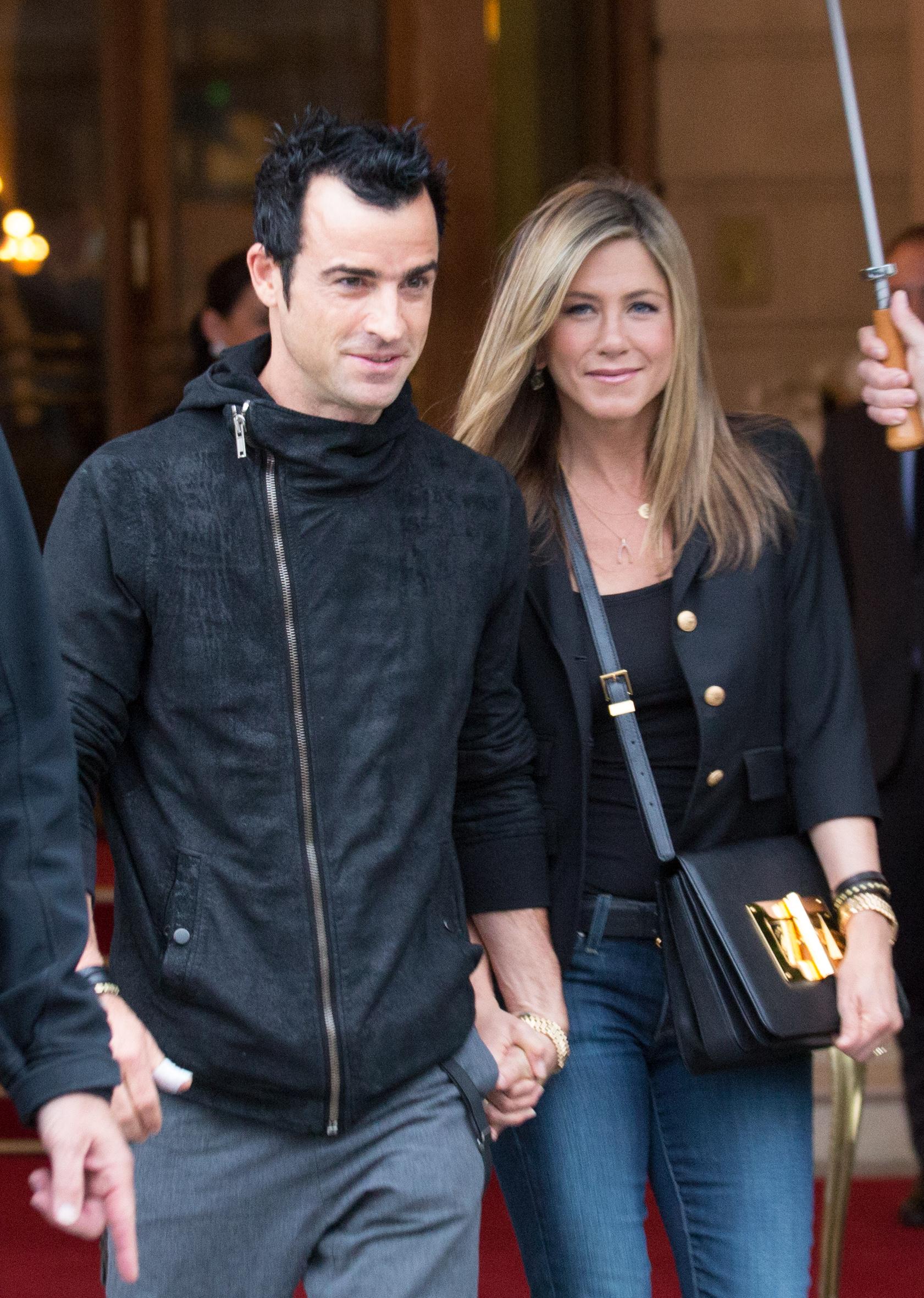 Jennifer Aniston a invitat-o la nunta ei pe mama lui Brad Pitt