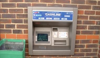 ANPC: Romanul este analfabet financiar, nu prost