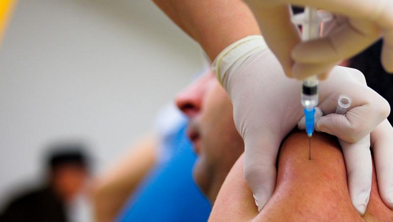 Elevii unui liceu din Constanta au fost vaccinati de femeia de serviciu