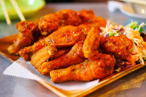 O femeie din Africa a fost batuta si amendata pentru ca i-a servit sotului aripioare, nu piept de pui