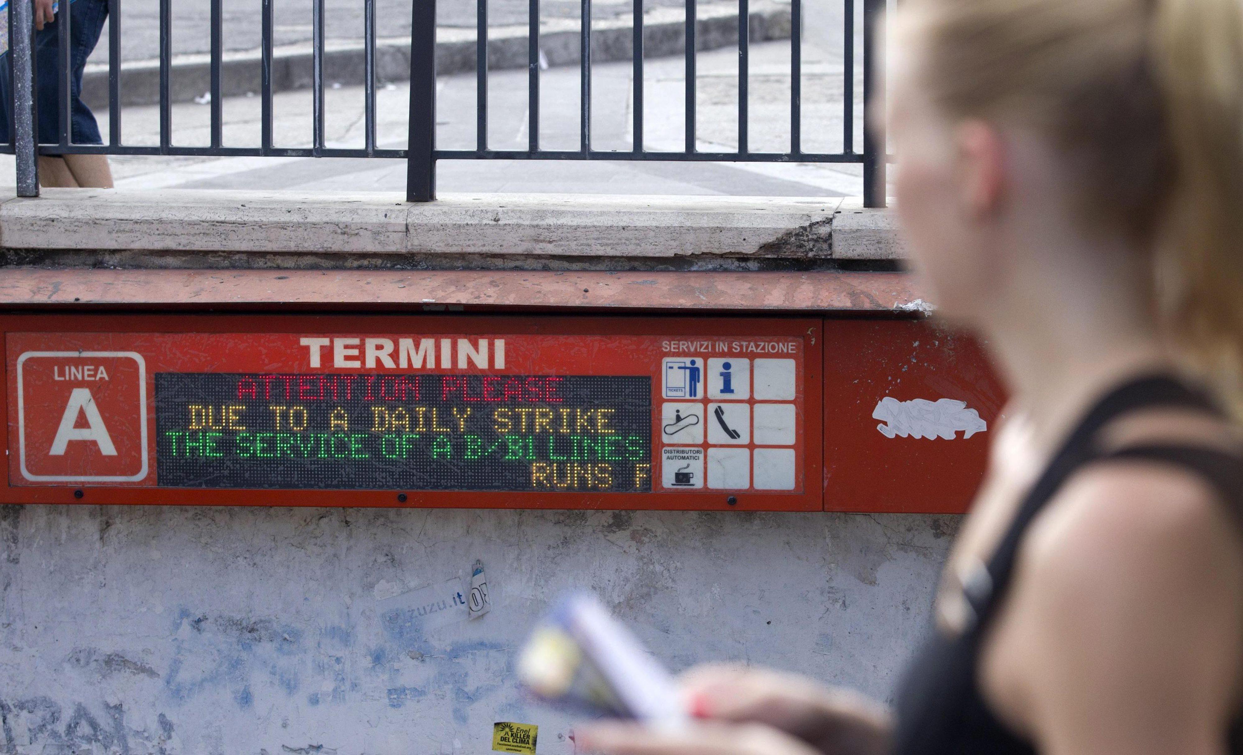 Metropolele italiene, paralizate de o greva de 24h a transportatorilor