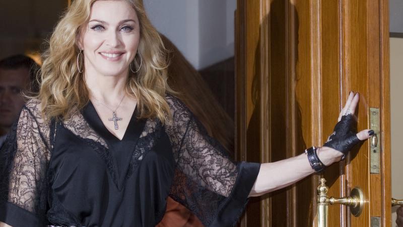 Madonna a scandalizat din nou publicul in timpul unui concert la Denver