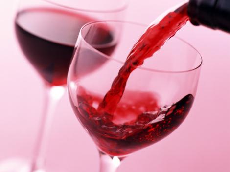 Afla care sunt beneficiile consumului de vin rosu