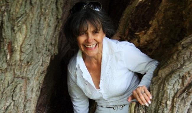 Rapita, abandonata si crescuta de maimute timp de cinci ani