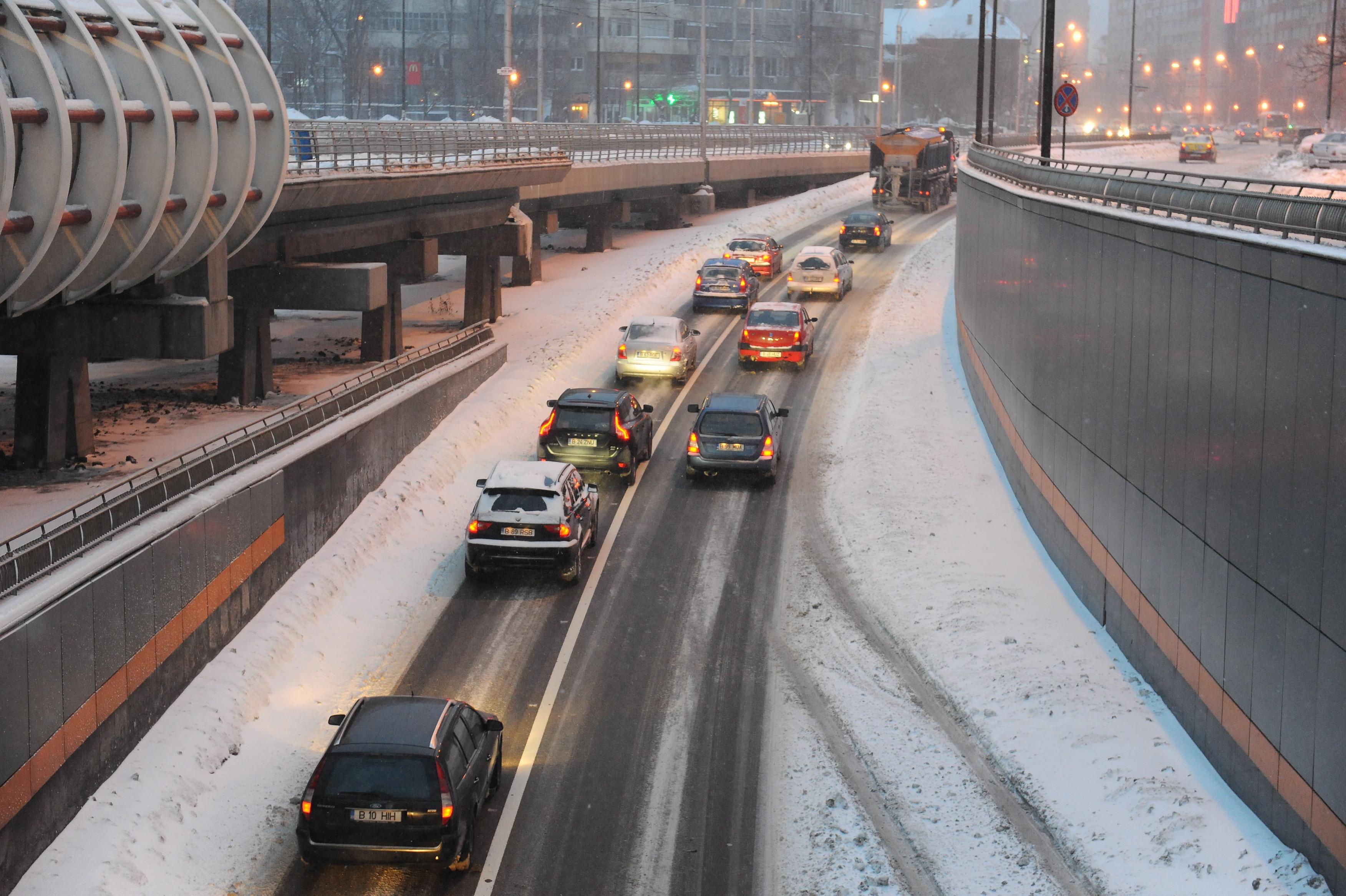 Vremea va fi deosebit de rece in weekend si apar primele ninsori. Vezi prognoza meteo pana pe 5 noiembrie!