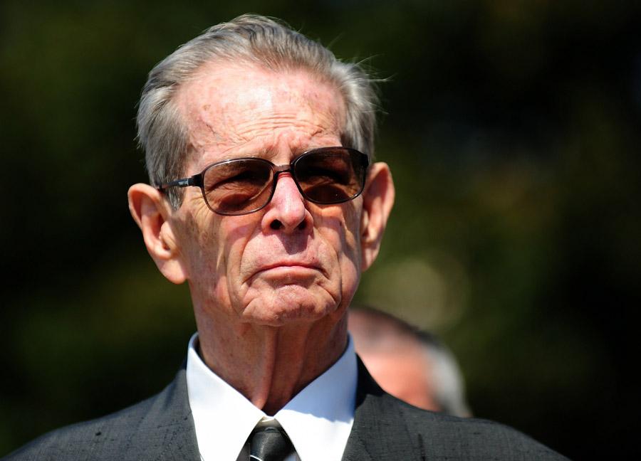 Regele Mihai, decorat cu Emblema de Onoare a Armatei Romane