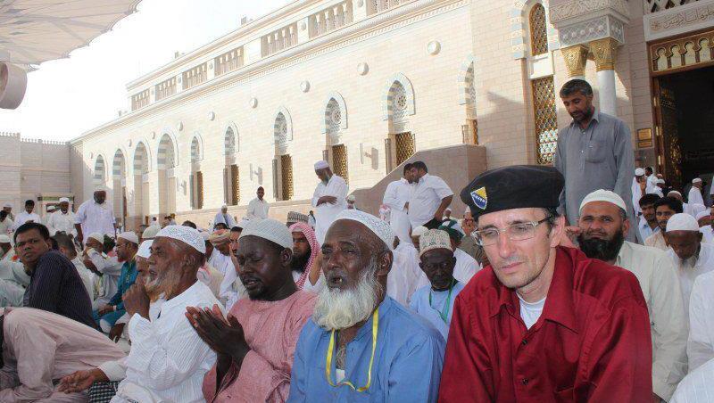 In numele lui Allah! Un musulman a mers pe jos 5.700 kilometri pana la Mecca 