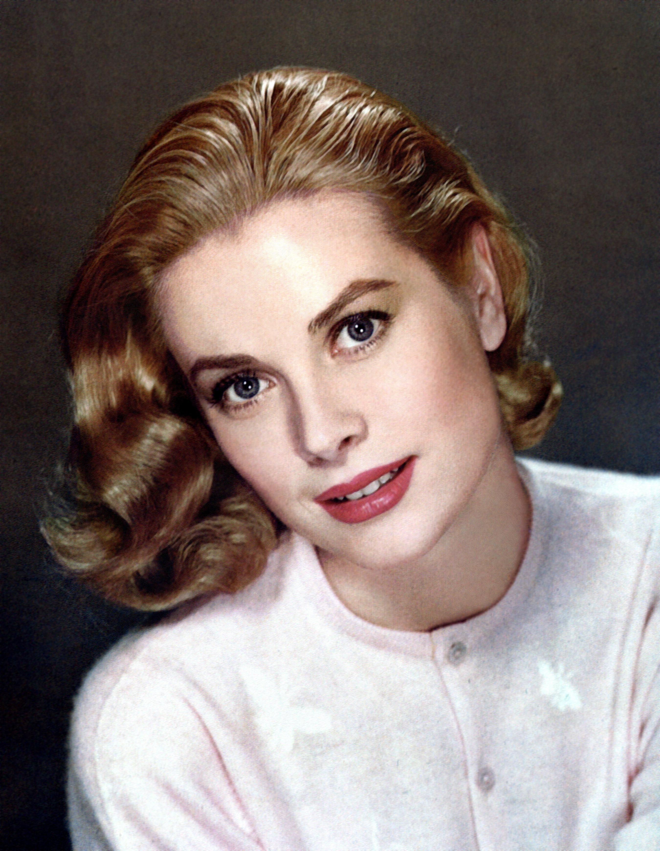 Grace Kelly: eleganta clasica si ideal feminin