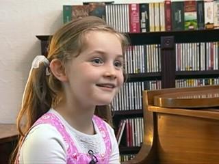 "Urmasa" lui Mozart! O fetita de sapte ani si-a compus propria sonata