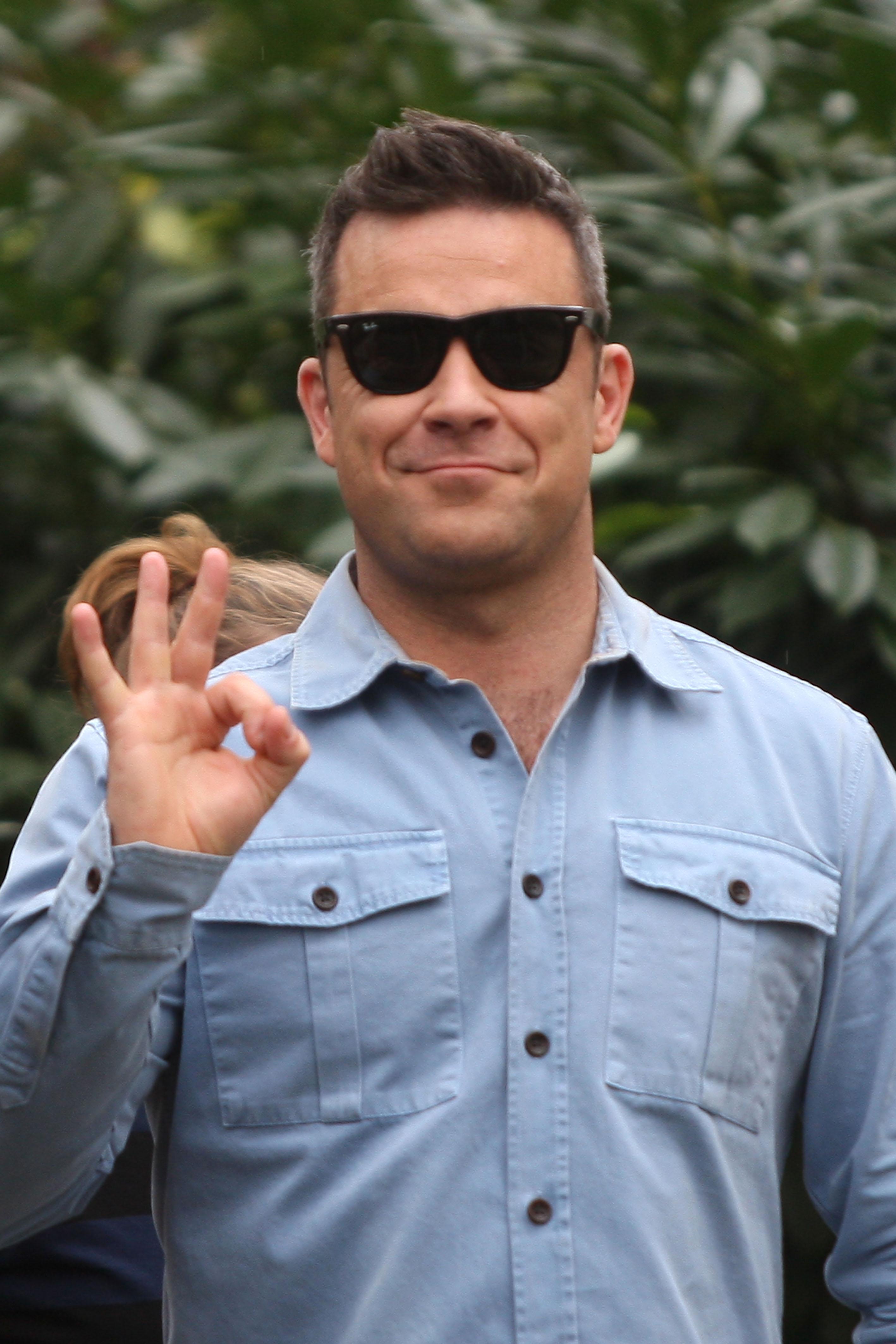 Robbie Williams: Este "nenatural" sa fii doar cu o singura femeie!