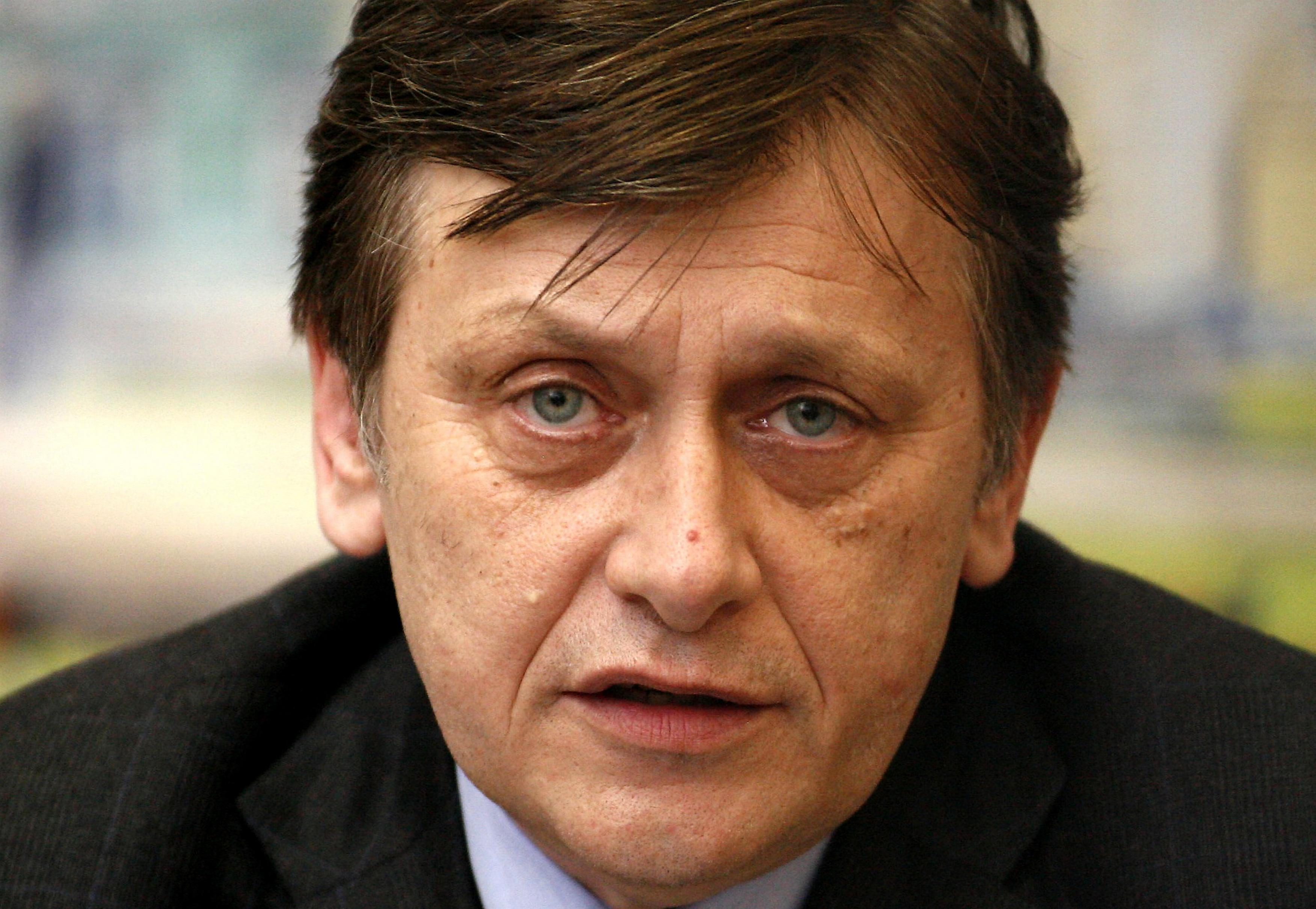 Crin Antonescu isi schimba colegiul in care va candida pentru un nou mandat de senator