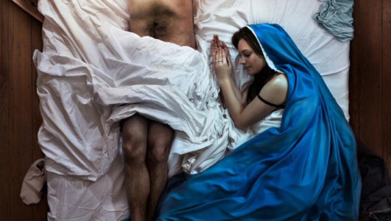 Au mers mult prea departe? Iisus si Maria intr-un pat, reclama care a starnit controverse in lumea crestina!