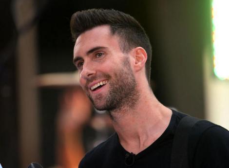 Maroon 5 (milioane) : Adam Levine traieste pe picior mare!  
