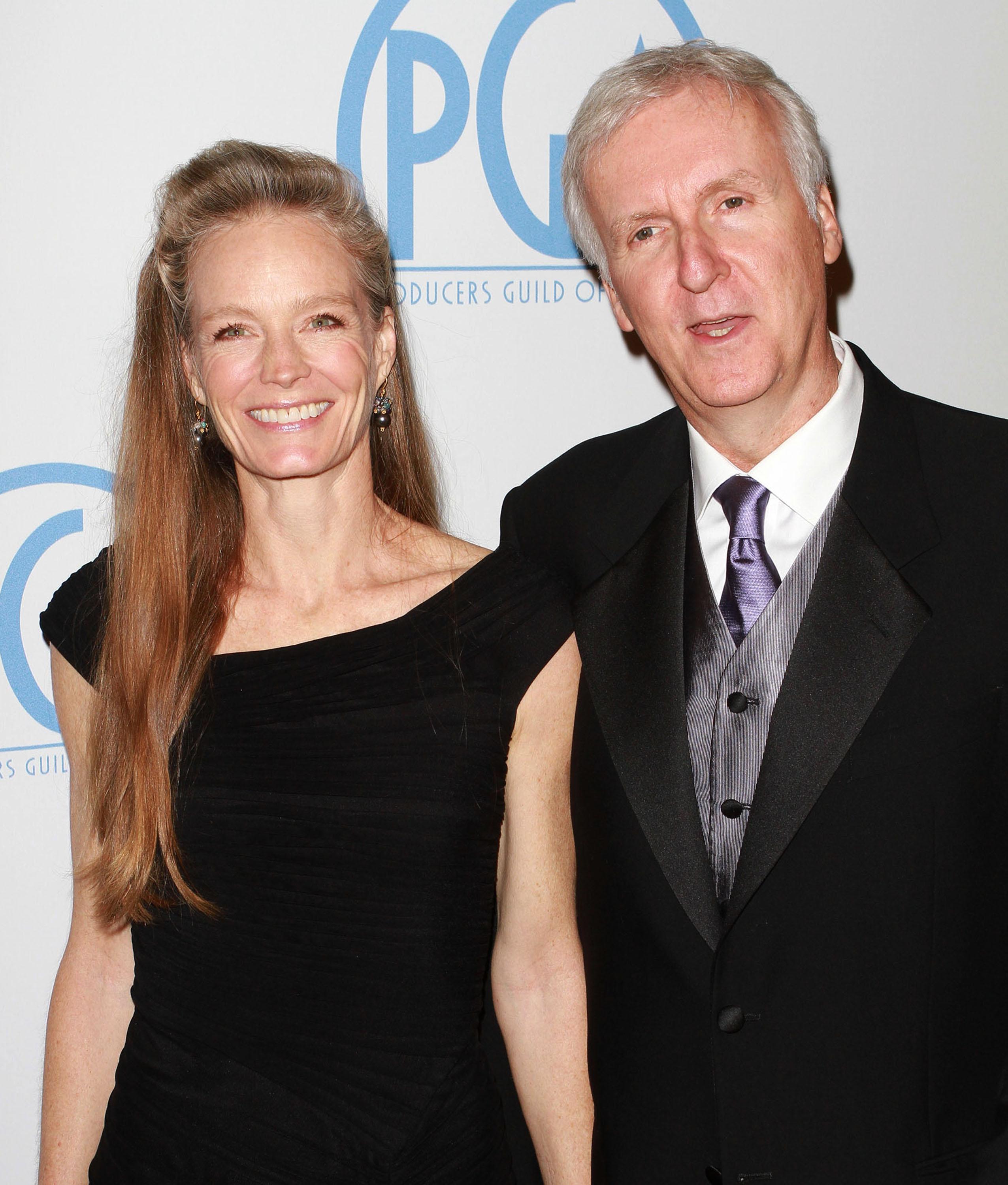 James Cameron pregateste un nou film, cu un Sherlock Holmes in varianta feminina