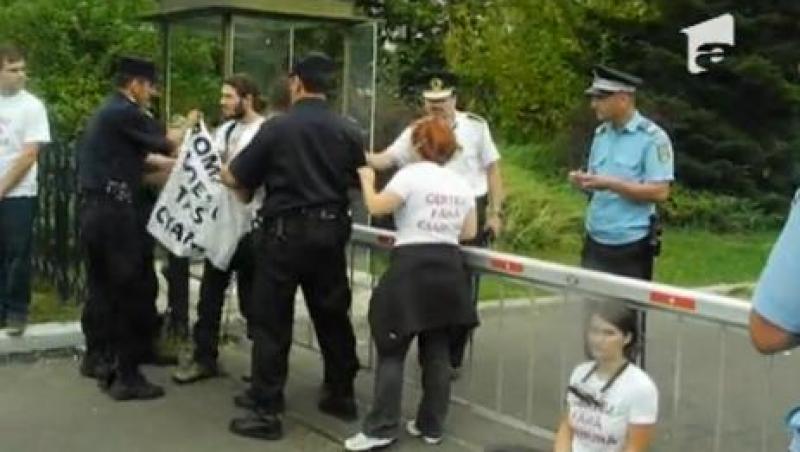 Protest in lanturi la Guvern, impotriva exploatarilor cu cianuri de la Rosia Montana
