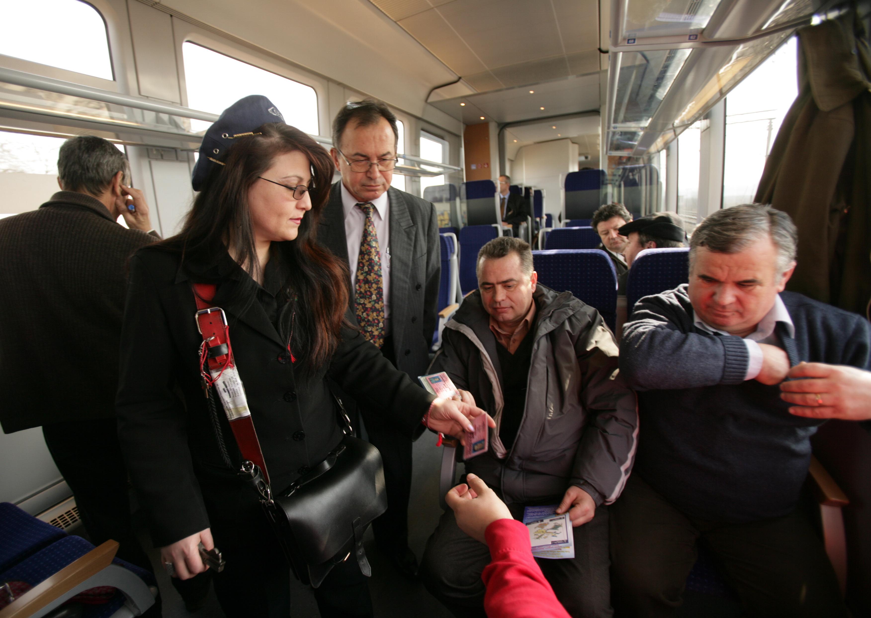 Reteaua "nasilor": alti 70 de angajati CFR au fost dusi la audieri