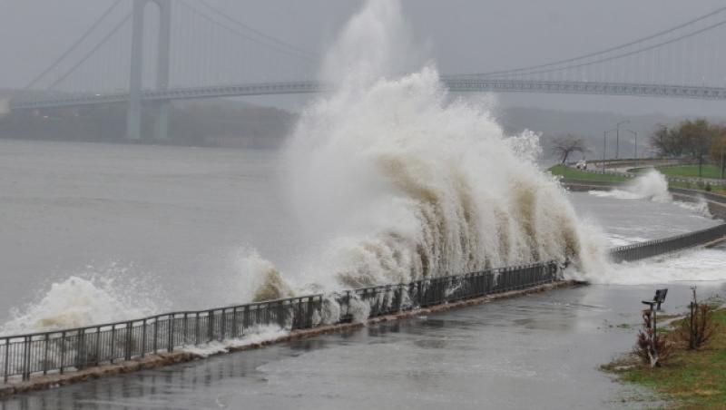 UPDATE! Uraganul Sandy a lovit New York-ul: e stare de 