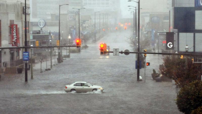 UPDATE! Uraganul Sandy a lovit New York-ul: e stare de 
