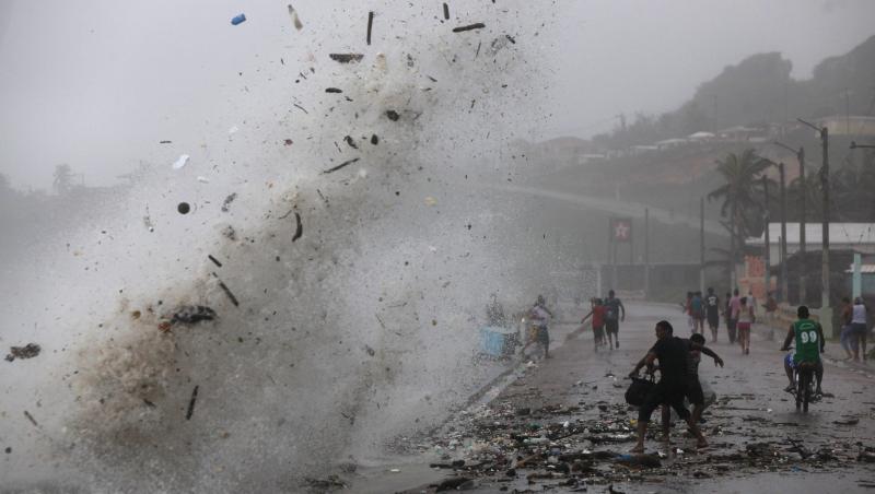 Insulele Caraibe, umbrite de SUA! Uraganul Sandy a lasat in urma 69 de morti si mii de oameni fara adapost