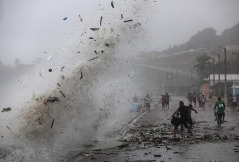 Insulele Caraibe, umbrite de SUA! Uraganul Sandy a lasat in urma 69 de morti si mii de oameni fara adapost