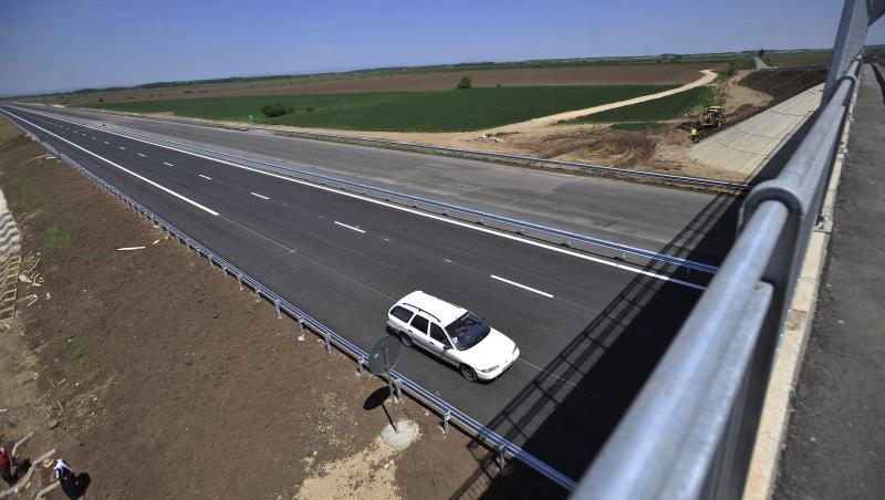 Constructie la limita legii pe Autostrada Soarelui