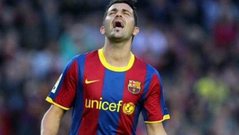 Uite cum vandalizeaza David Villa o masina de politie! Barcelona ar fi vrut ca nimeni sa nu vada aceste imagini 