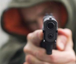 Un barbat din Borsa a fost impuscat in mana de un sofer nervos