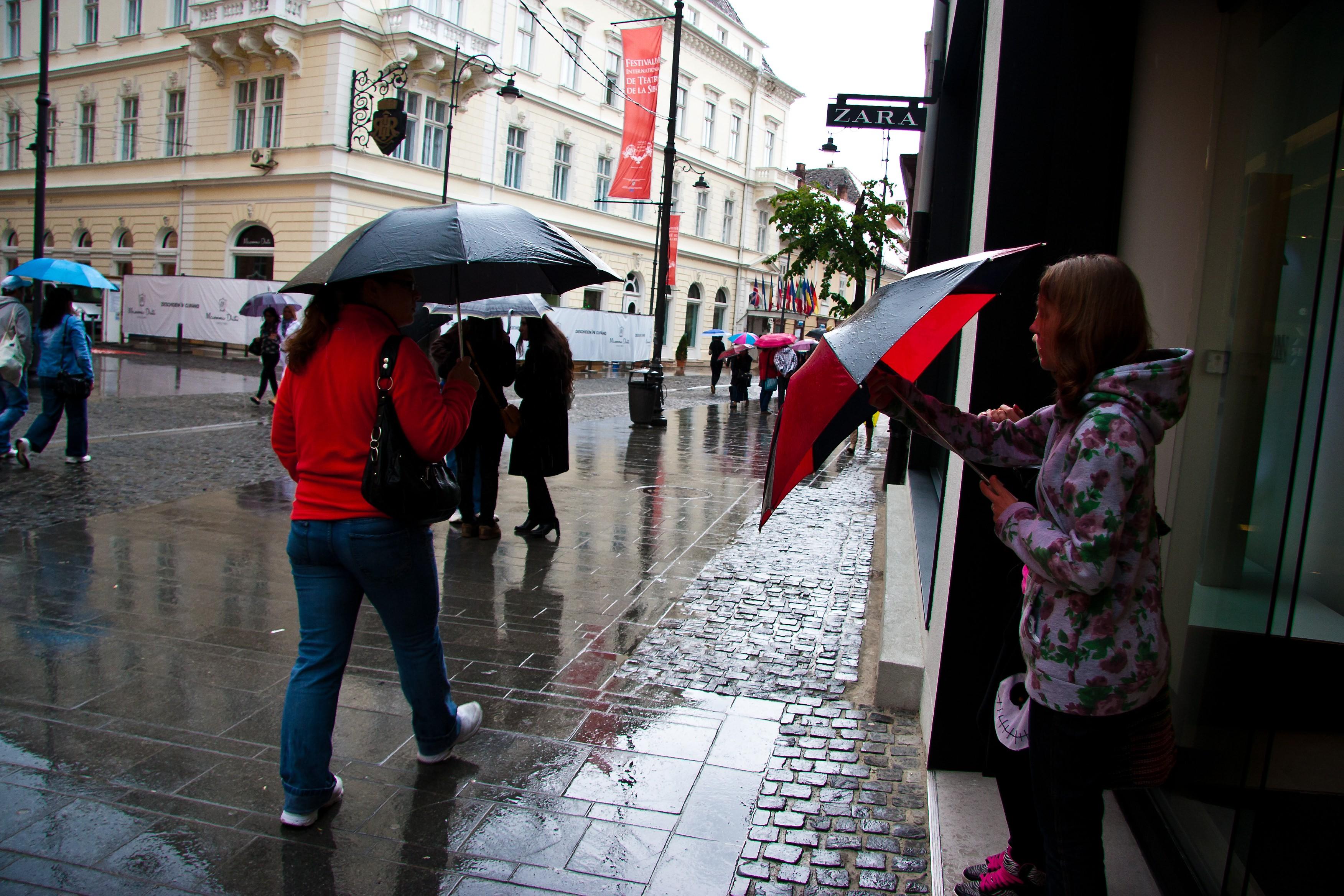 Informare meteorologica: Racire accentuata a vremii si intensificari ale vantului