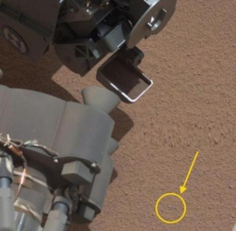 NASA: Rover-ul Curiosity a detectat un "obiect stralucitor" pe Marte